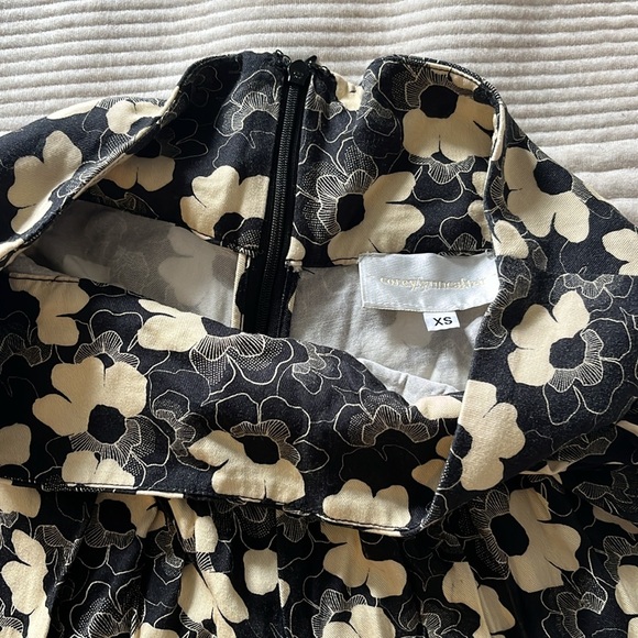 Corey Lynn Carter Pleated Wide leg floral pants - Picture 3 of 3